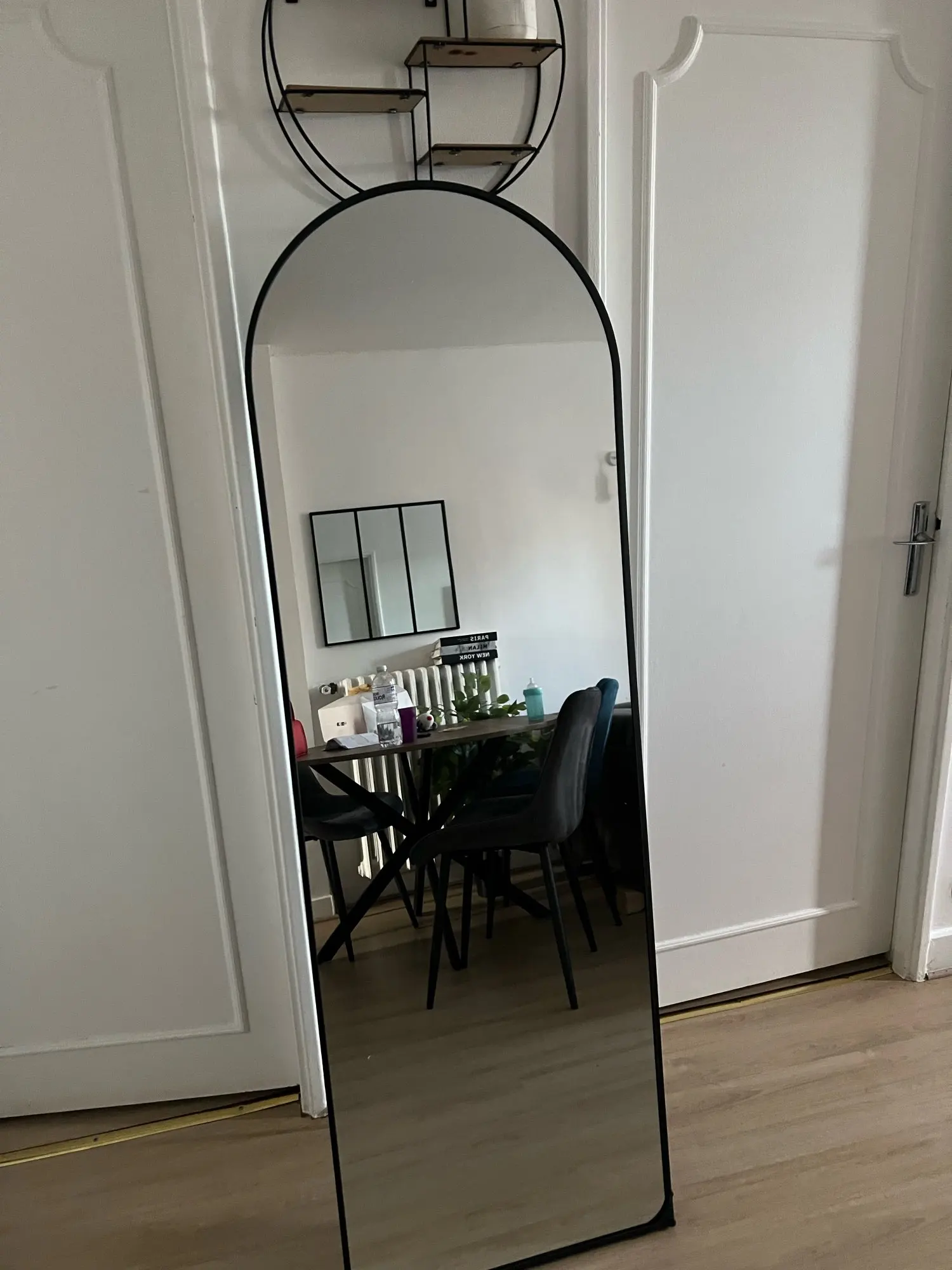 162x53cm Curved Standing Mirror, Floor Mirror with Aluminum Frame and Tempered Glass, for Living Room Bedroom Hallway, Black photo review
