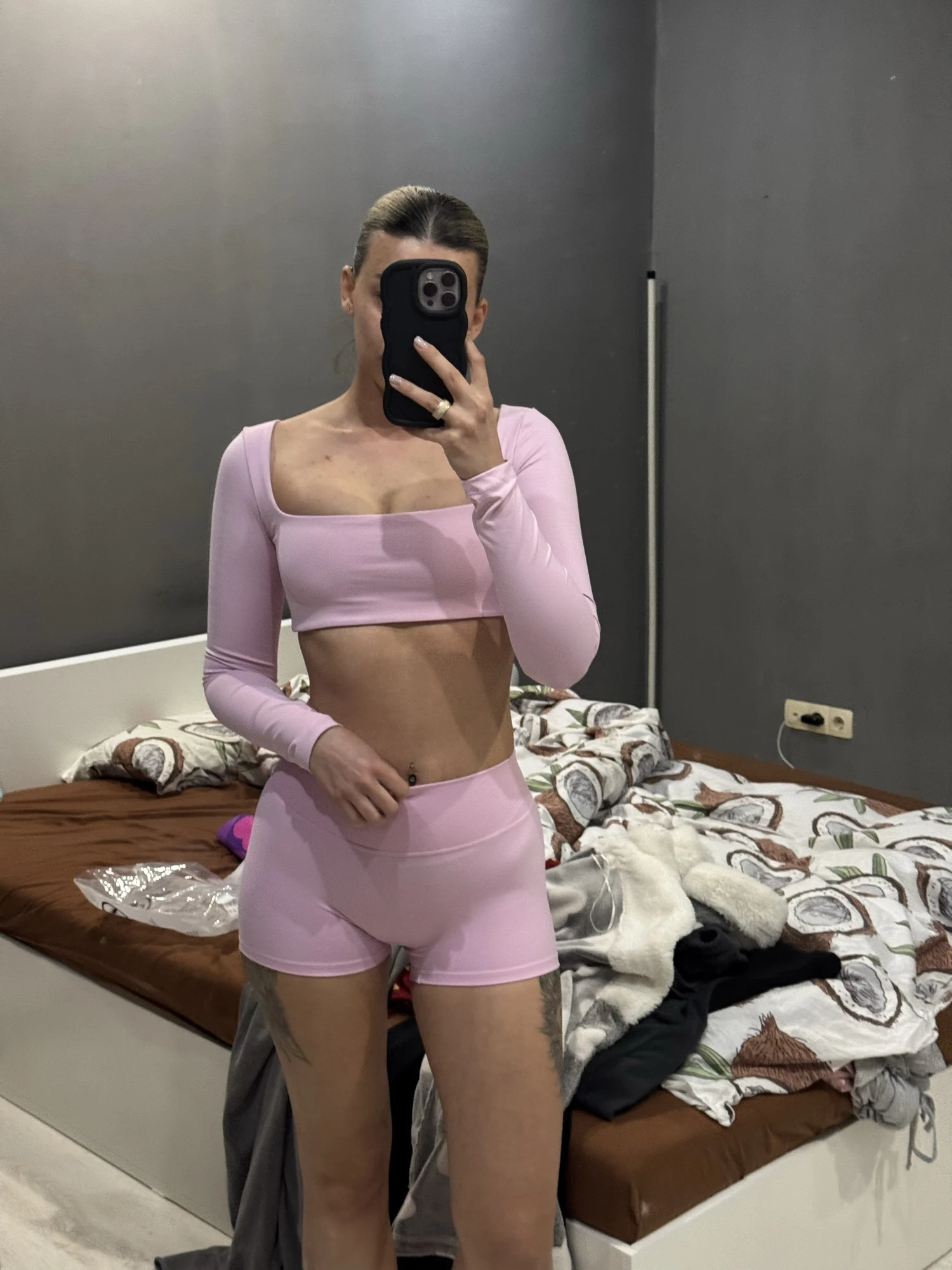 Luxury Women's 2 PCS Yoga Set - Stylish Gym Wear & Comfort photo review