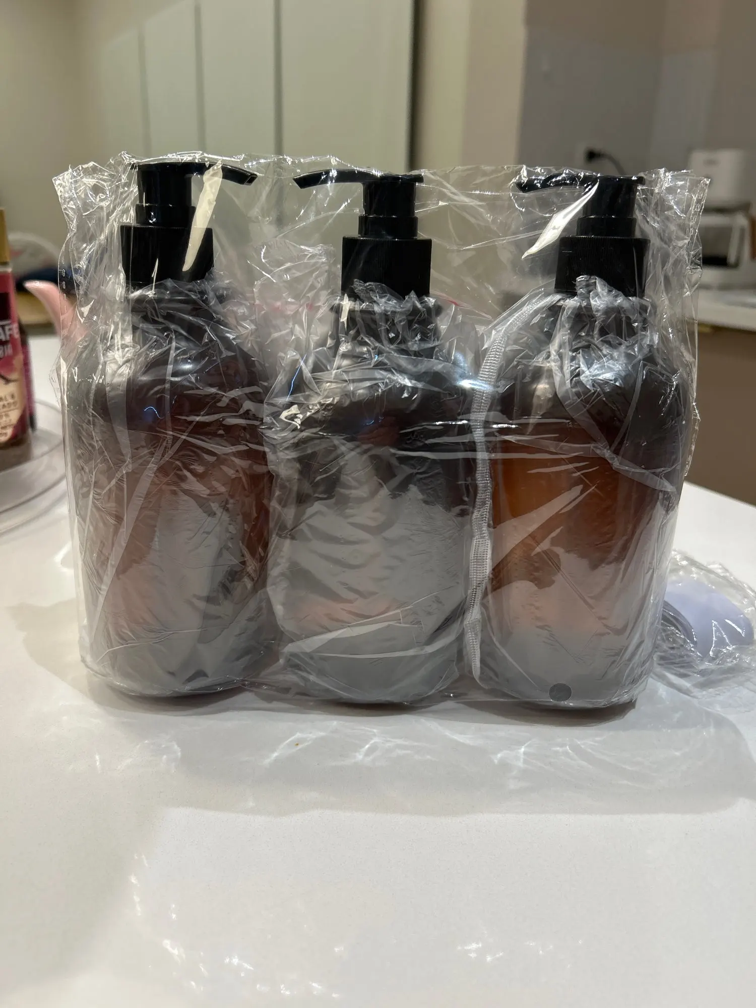 500ml Brown Soap Bottle Set with Black Label Sticker Shower Gel Household Shampoo Dispenser photo review