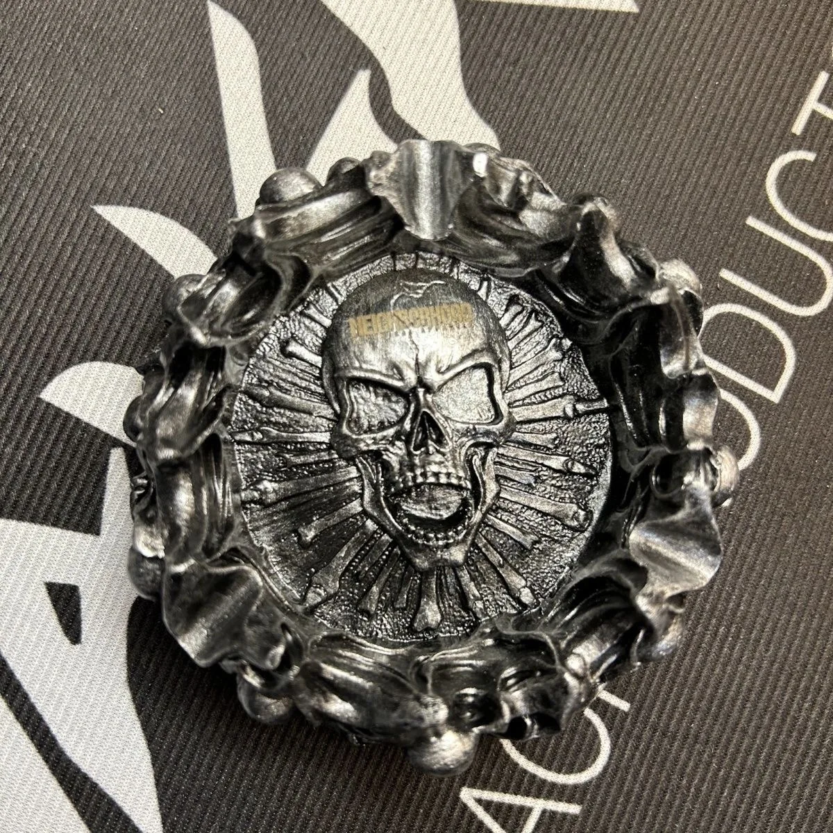 Black and silver ashtray, outdoor camping equipment, skull style ornaments, decorative gifts, fashion
