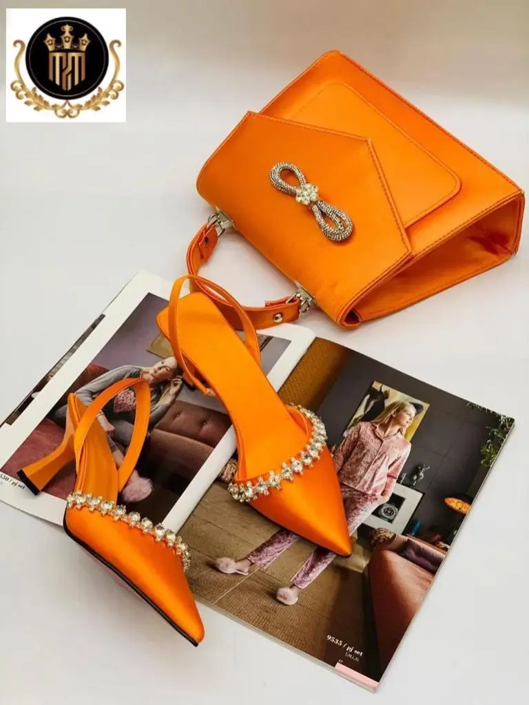 

Miss Melisa Shoe and Bag 2023 model that illuminates the night T138