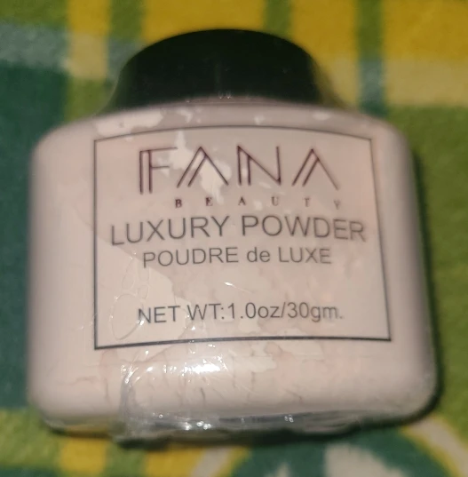 4 Color Luxury Powder for Women Face Foundation Banana Powder Bottle Loose Powder Authentic Oil-Control Beauty Make Up Art Tools photo review