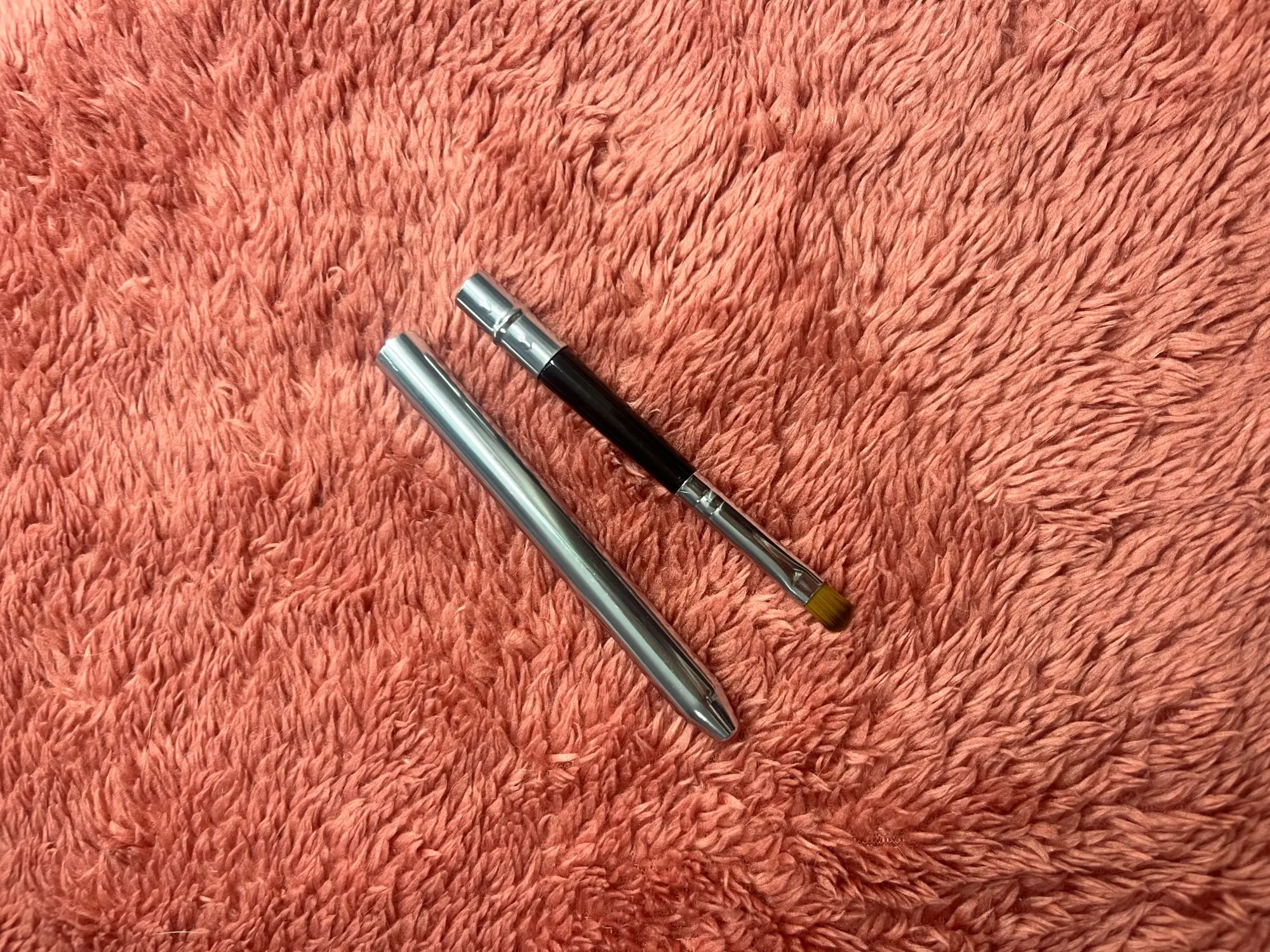 Portable Silver Lips Makeup Brush Pen Metal Handle Cosmetic Lipgloss Lipstick Lip Gloss Brush With Protect Cap Makeup Brushes photo review