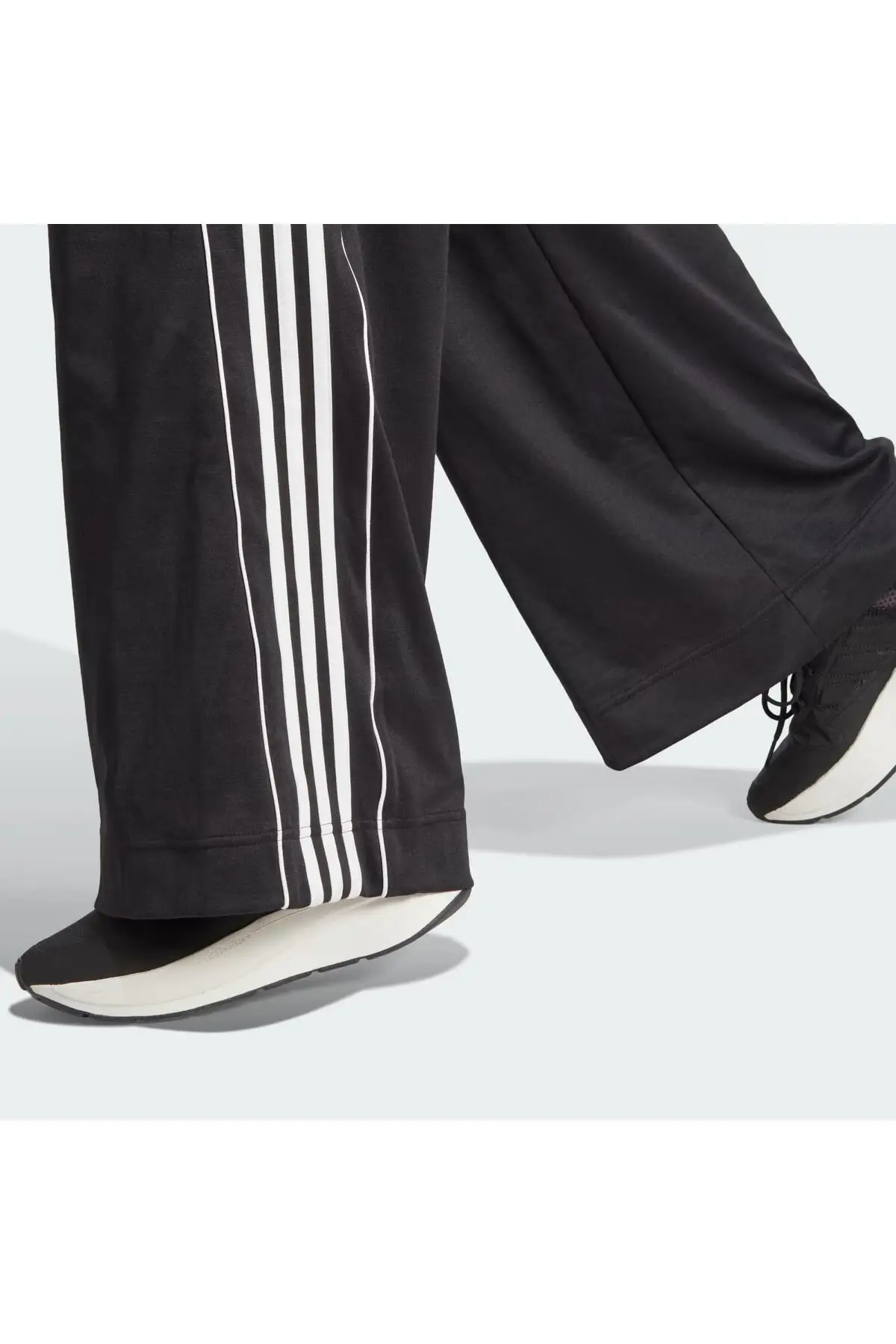 Рисунок 6 - Женский спортивный костюм W Teamsport