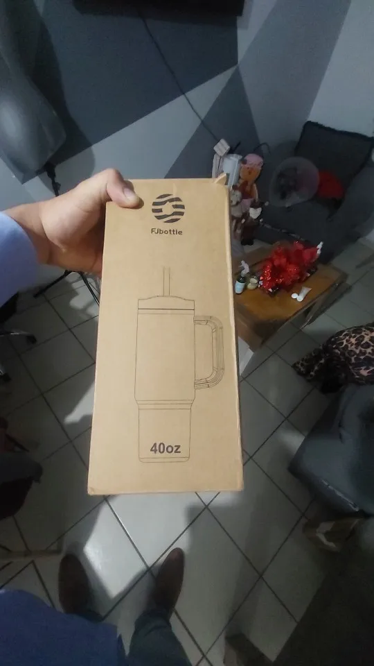 Doppelwandiger Edelstahl-Travel-Becher – 1.2L. mit Griff und Strohhalm photo review