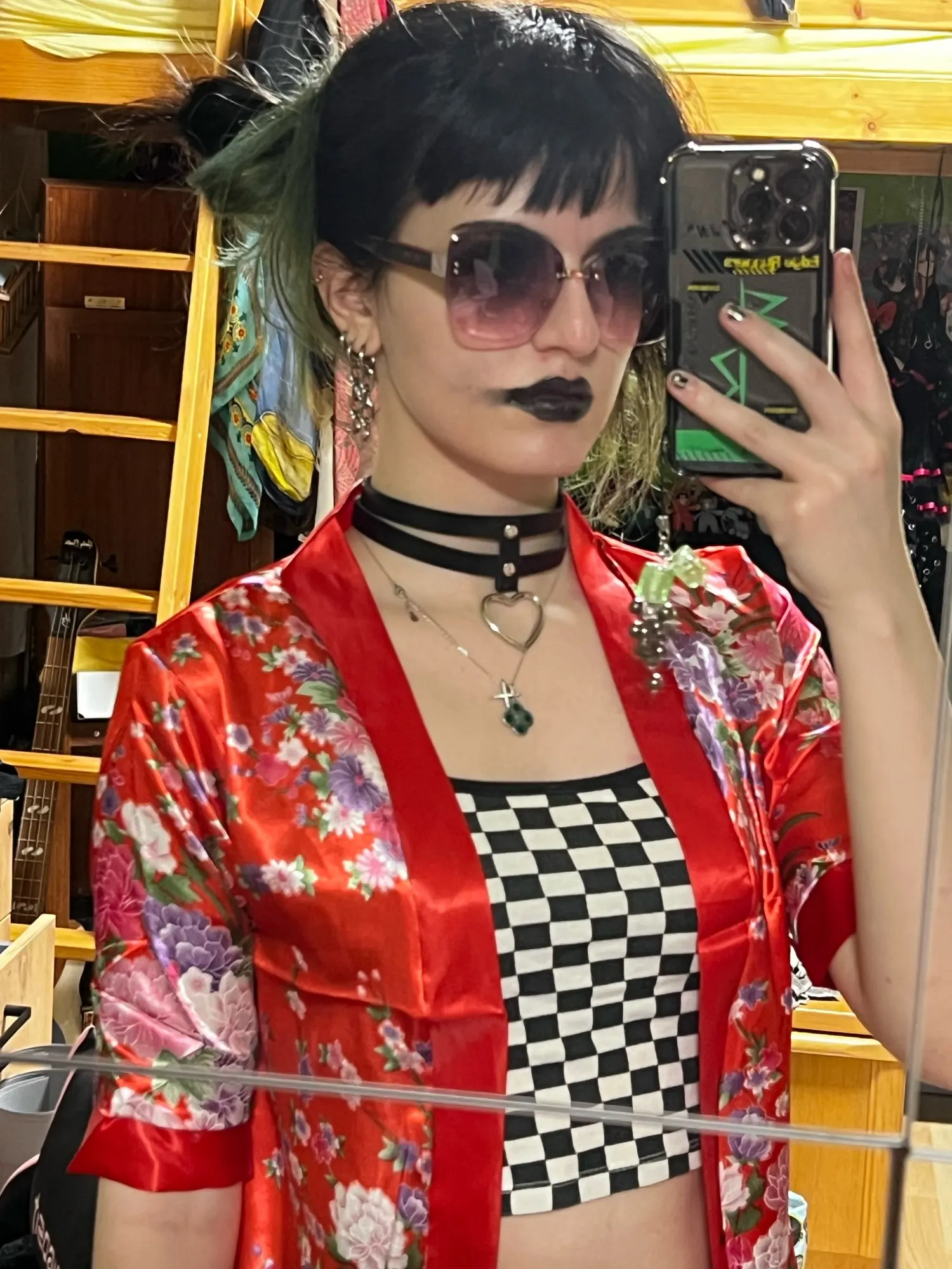 Seksi noziya karomatulo