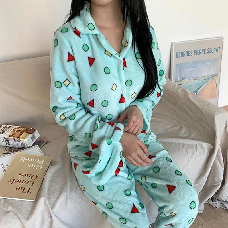 B 01 _ Crayon-Chan sleeping pajamas _ mint
