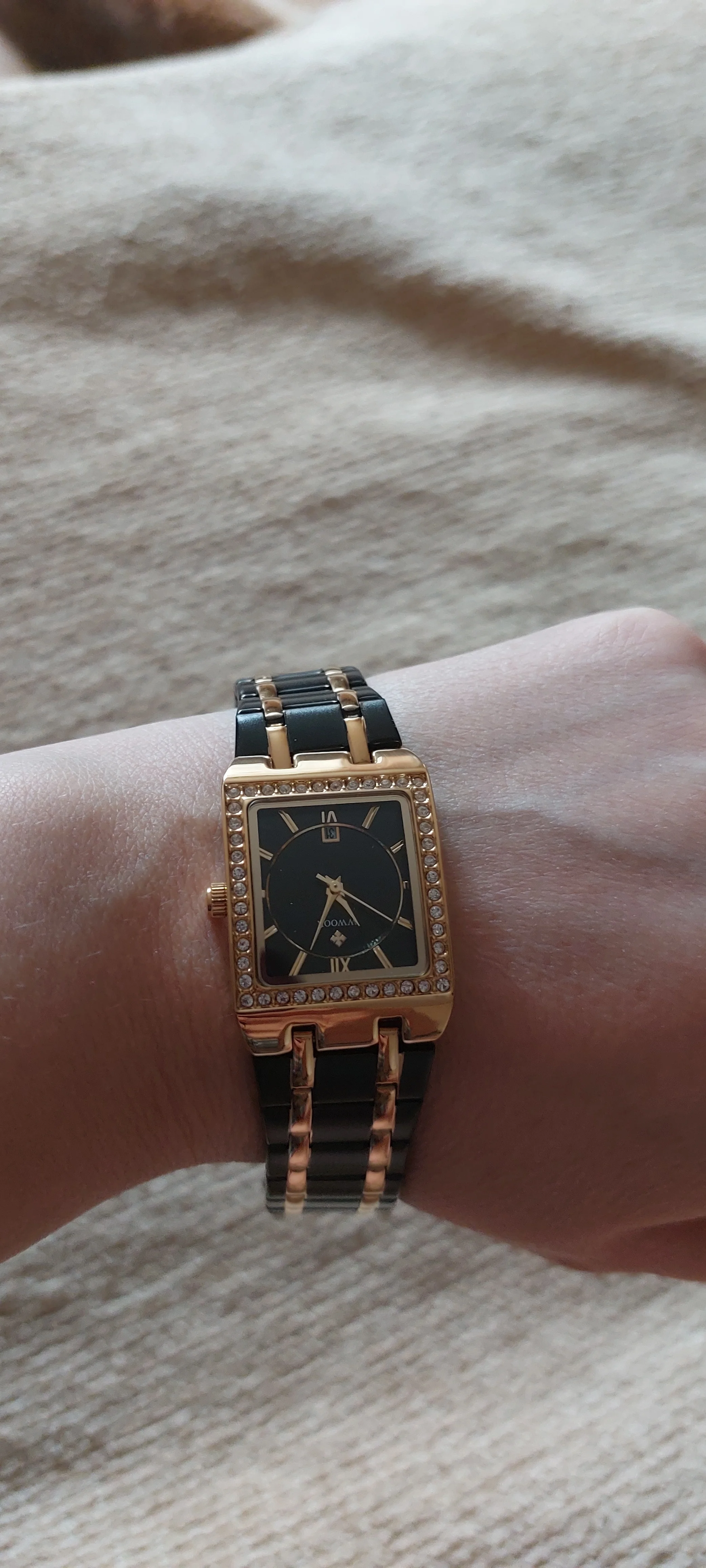 WWOOR Reloj New Fashion Ladies Diamond Watch Top Brand Luxury Square Wrist Watch Simple Women Dress Small Watch Relogio Feminino photo review