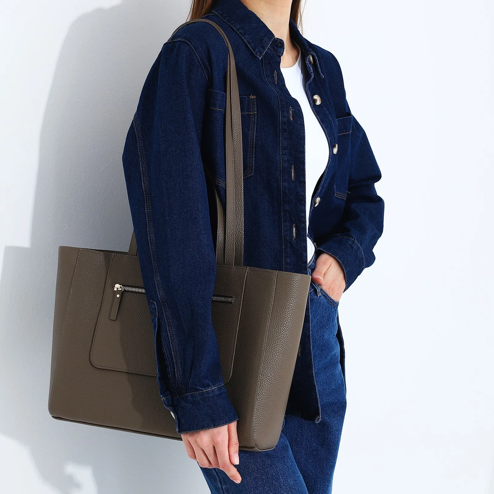 Рисунок 3 - Сумка-шопер FABULA на молнии