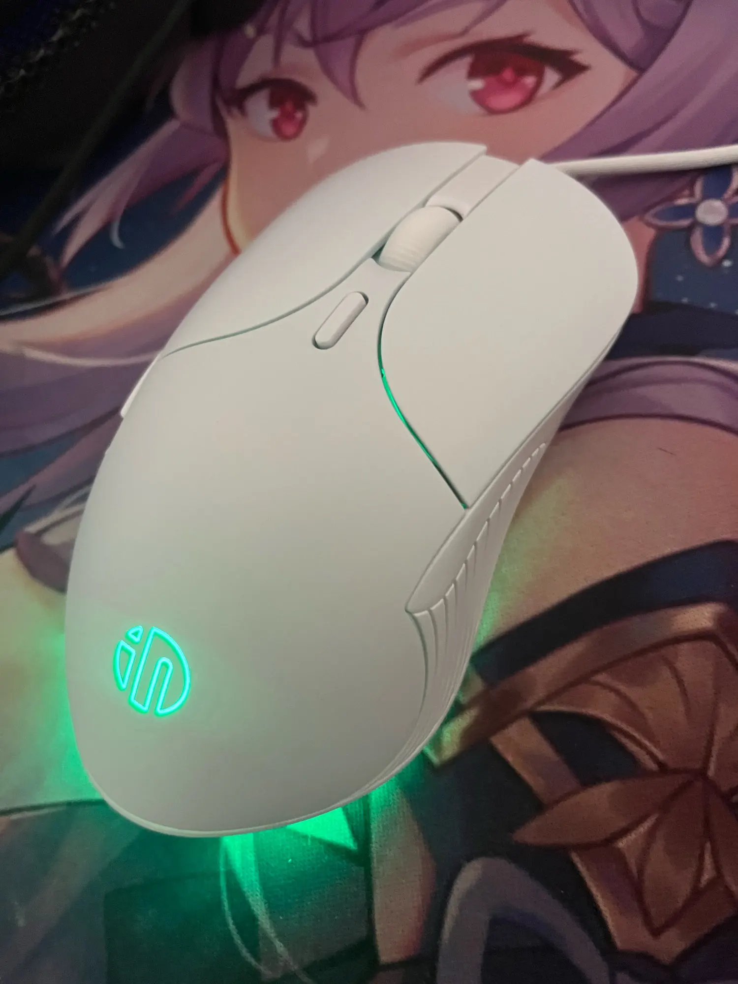 Mouse ergonómico gamer