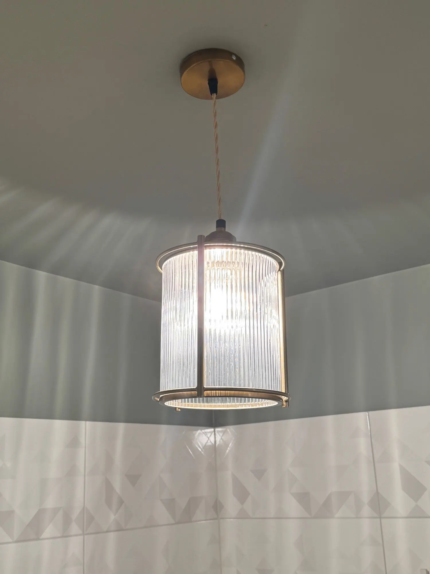 Suspension design pour salon photo review