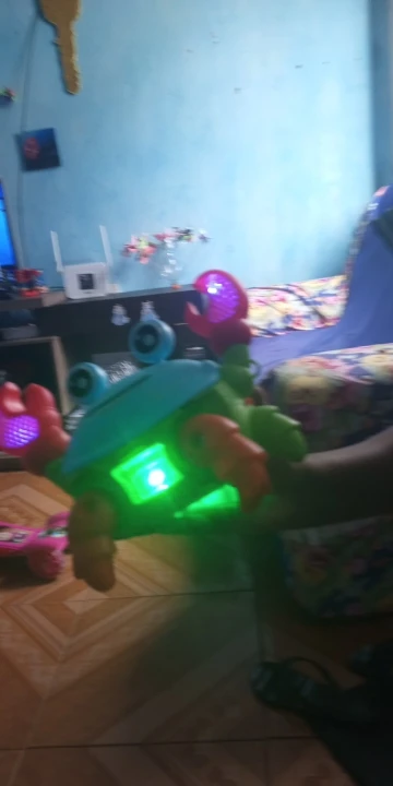 Brinquedo Caranguejo Fujão Musical Som Luz E Movimento photo review