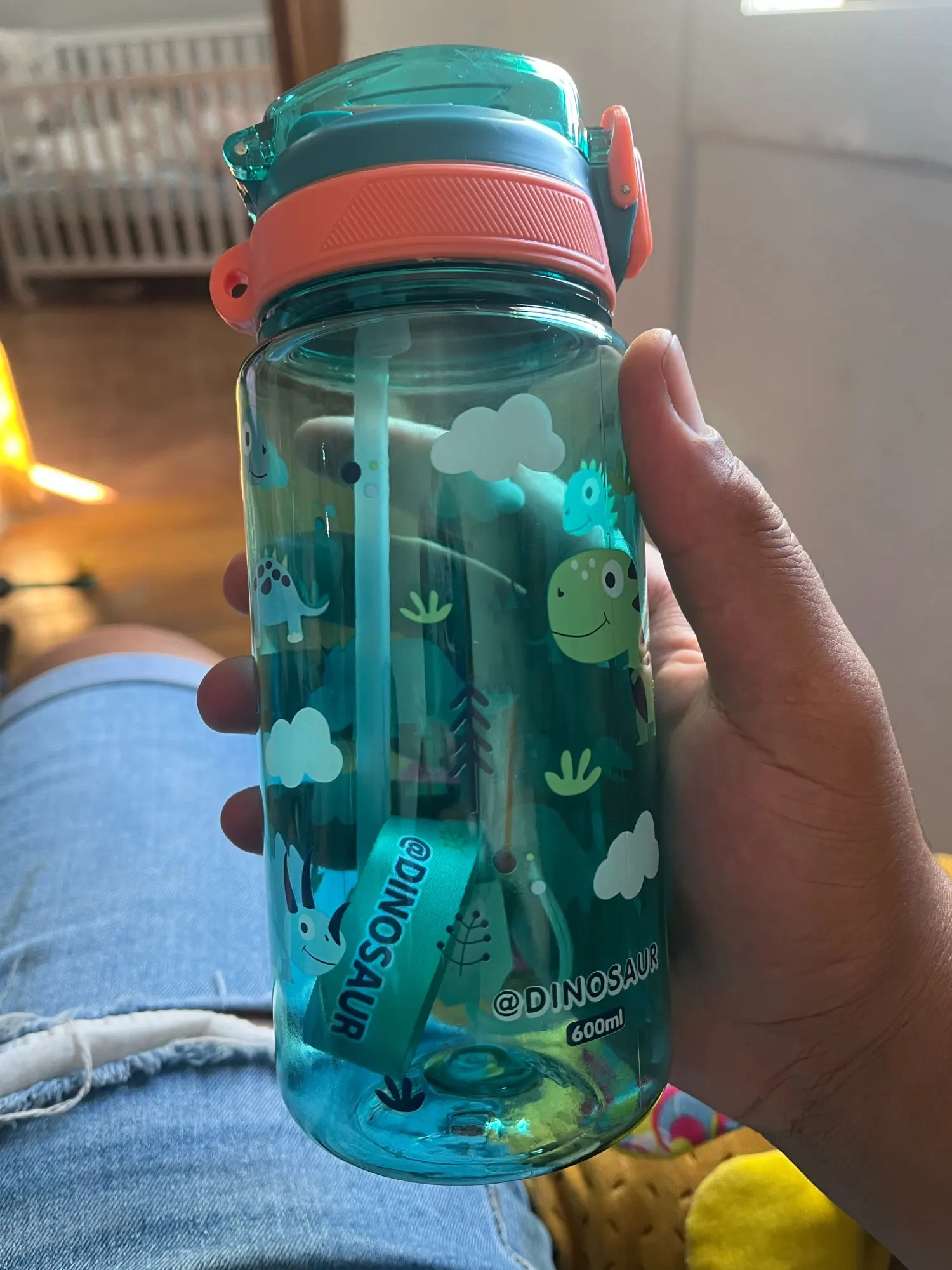 Botella de agua de dinosaurio de 600ml para niños, taza para sorber de agua con pajita de silicona, botellas de agua de plástico a prueba de fugas, taza de agua de verano para niños photo review