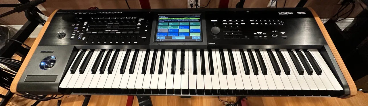 

Оригинальный Новый синтезатор клавиатуры Korgs Kronos 2 61