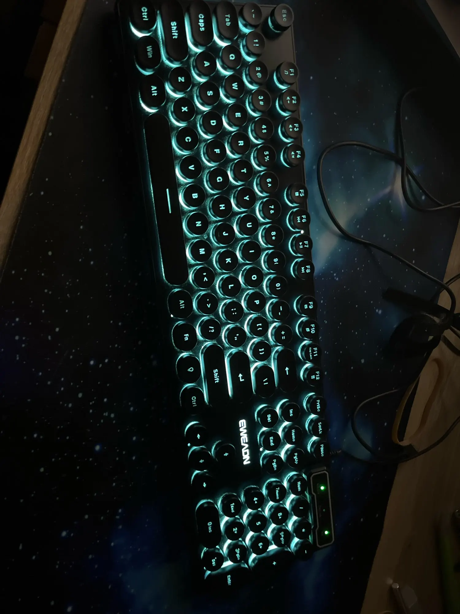 EWEADN GX330 Typewriter Gaming Keyboard, 104 Keys Wired Retro Punk Round Keycaps, with RGB Backlit, for Windows Laptop PC black photo review