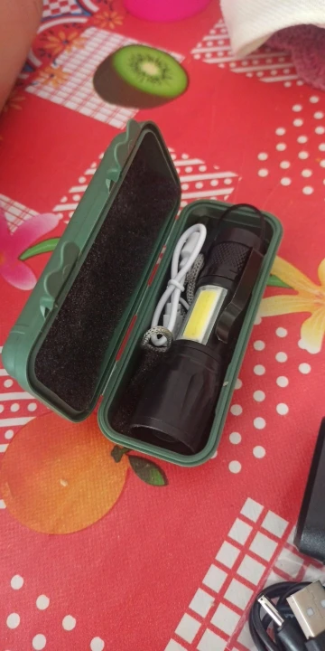 NEVERDIE-Mini Lanterna LED Recarregável, E Zoom P, Regular Alone, Via USB-Envio IMEDIATO PARA TODO BRASIL photo review