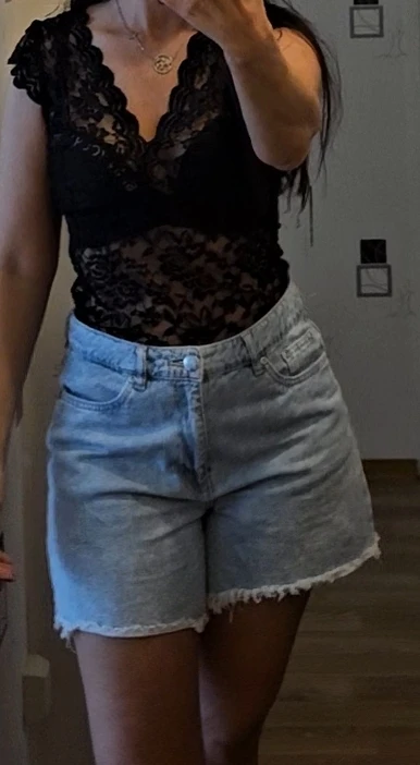 Elegant V-Neck Lace Tank Top for Stylish Summer Outings photo review