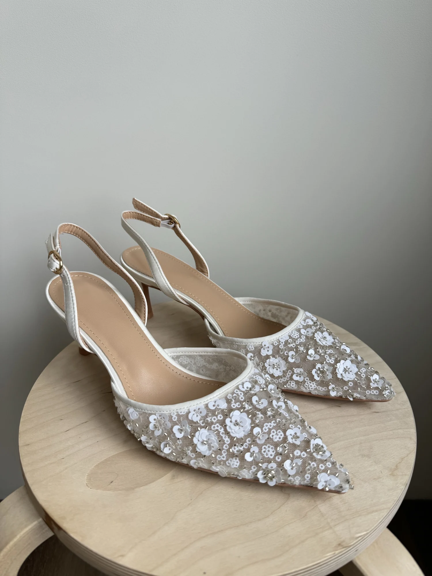 Fashion Sequined Lace Flowers Women Pumps Elegant Pointed toe Satin Wedding Thin High heels Summer Female Party Bridal Shoes