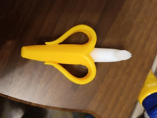 Banana Shape Safe Toddle Teether Baby Silicone Training Toothbrush BPA Free Banana Teething Ring Silicone Chew Dental Care Toot photo review