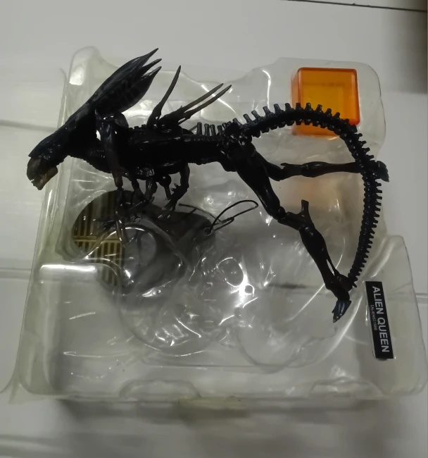 Alien vs. Predator Queen Action Figure #018 PVC Collection 15cm