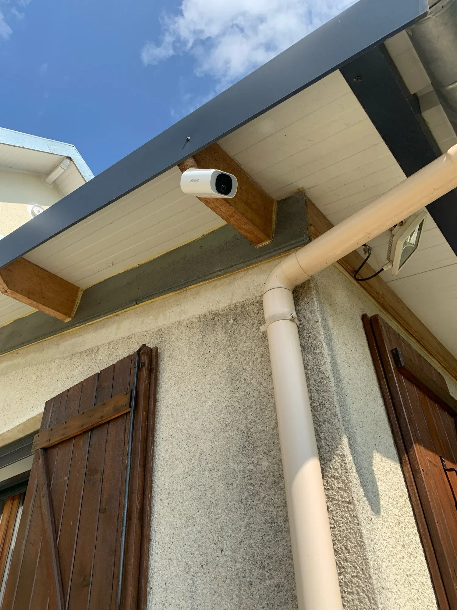 Lorex 2K Spotlight Indoor/Outdoor Wi-Fi Security Camera (32GB. Cloud-Enabled) photo review