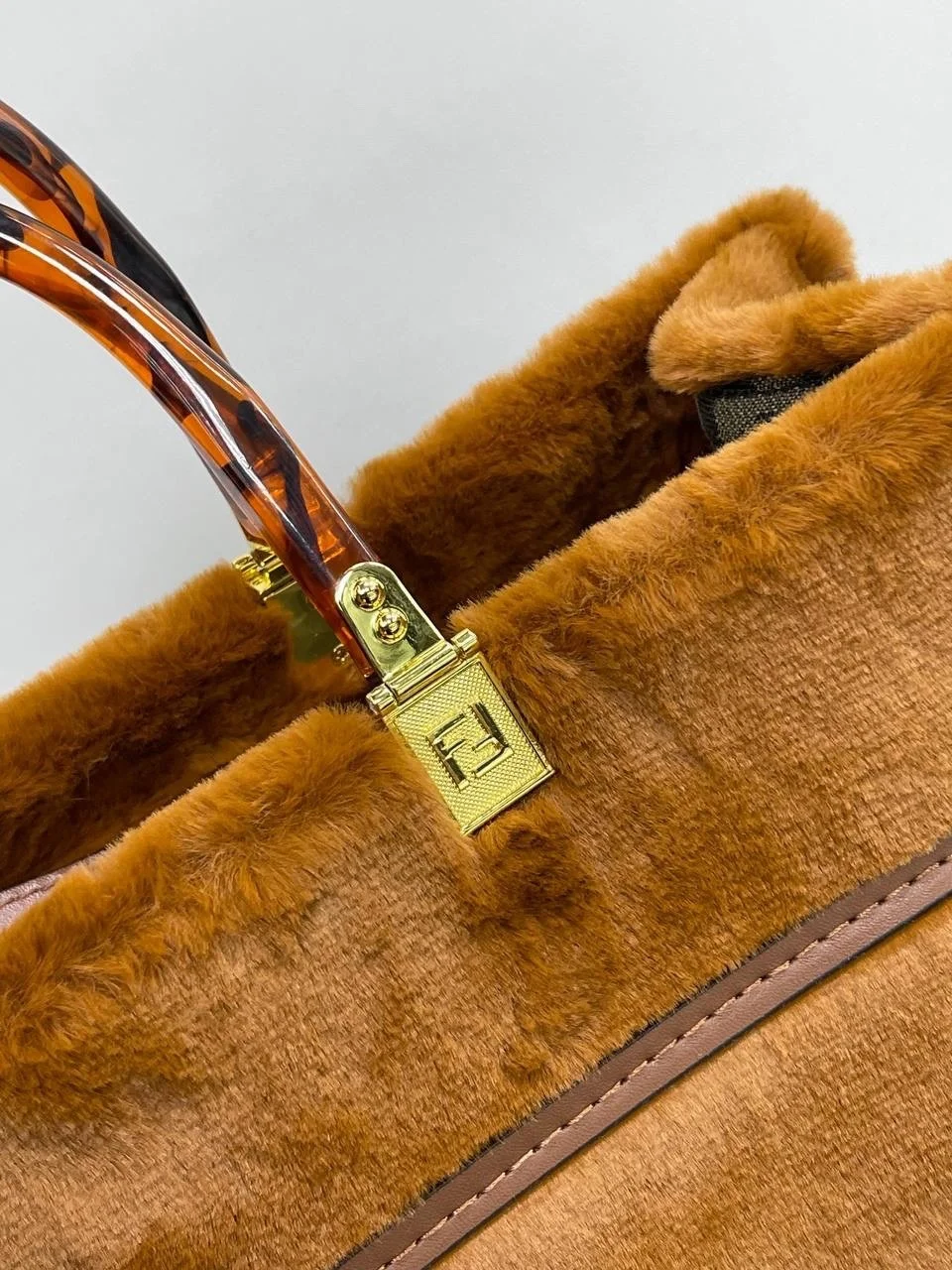 Рисунок 5 - Cумка мессенджер на плечо / Сумка