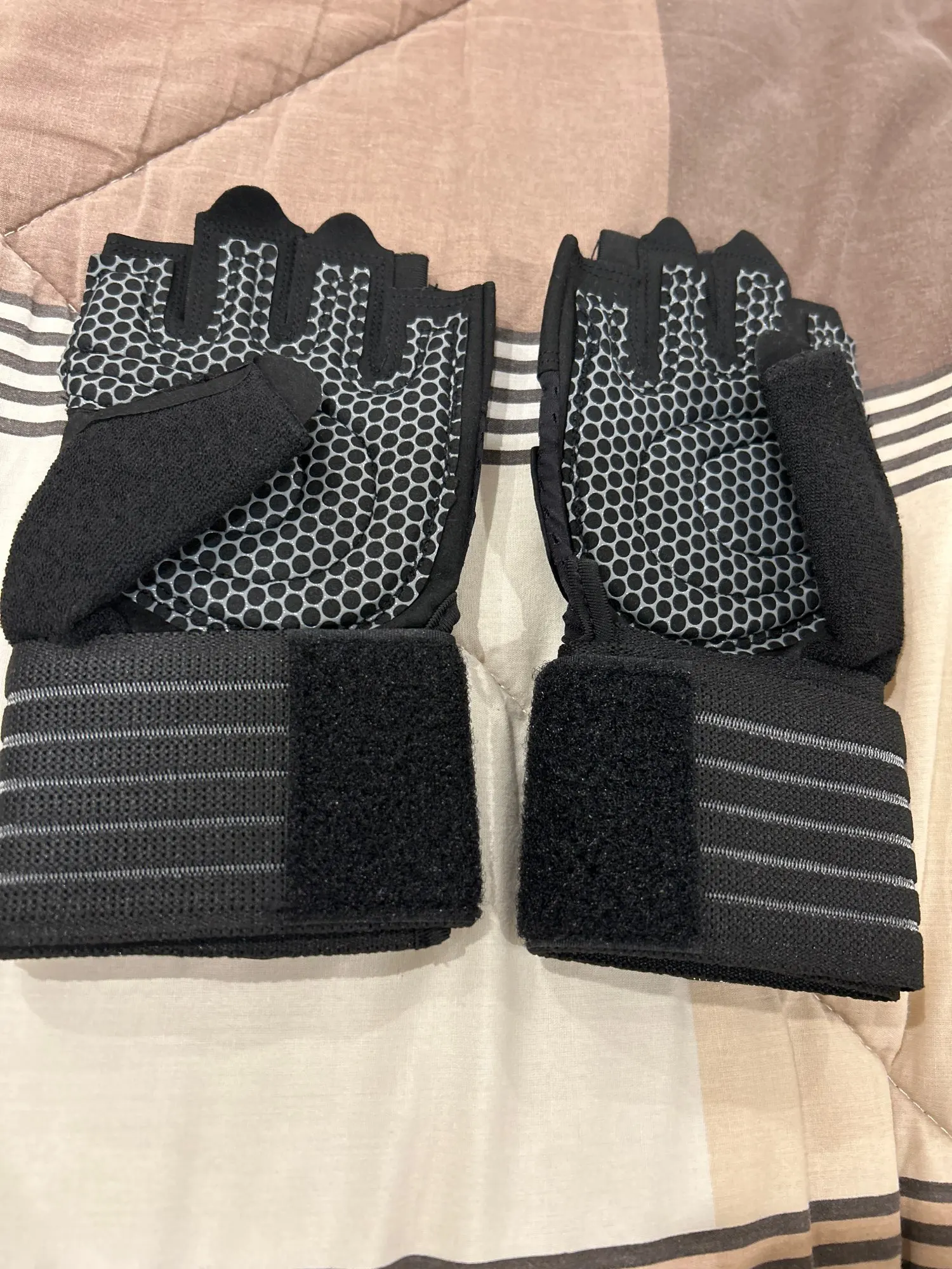 GOUNOD Weightlifting Gloves Wristband Support Breathable Anti-Slip Sports Gym Gloves photo review
