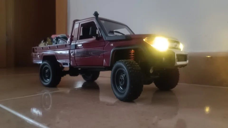 Auto a Control Remoto - 1/12 Camioneta TOYOTA Land Cruiser - MN82 Rojo o Amarillo