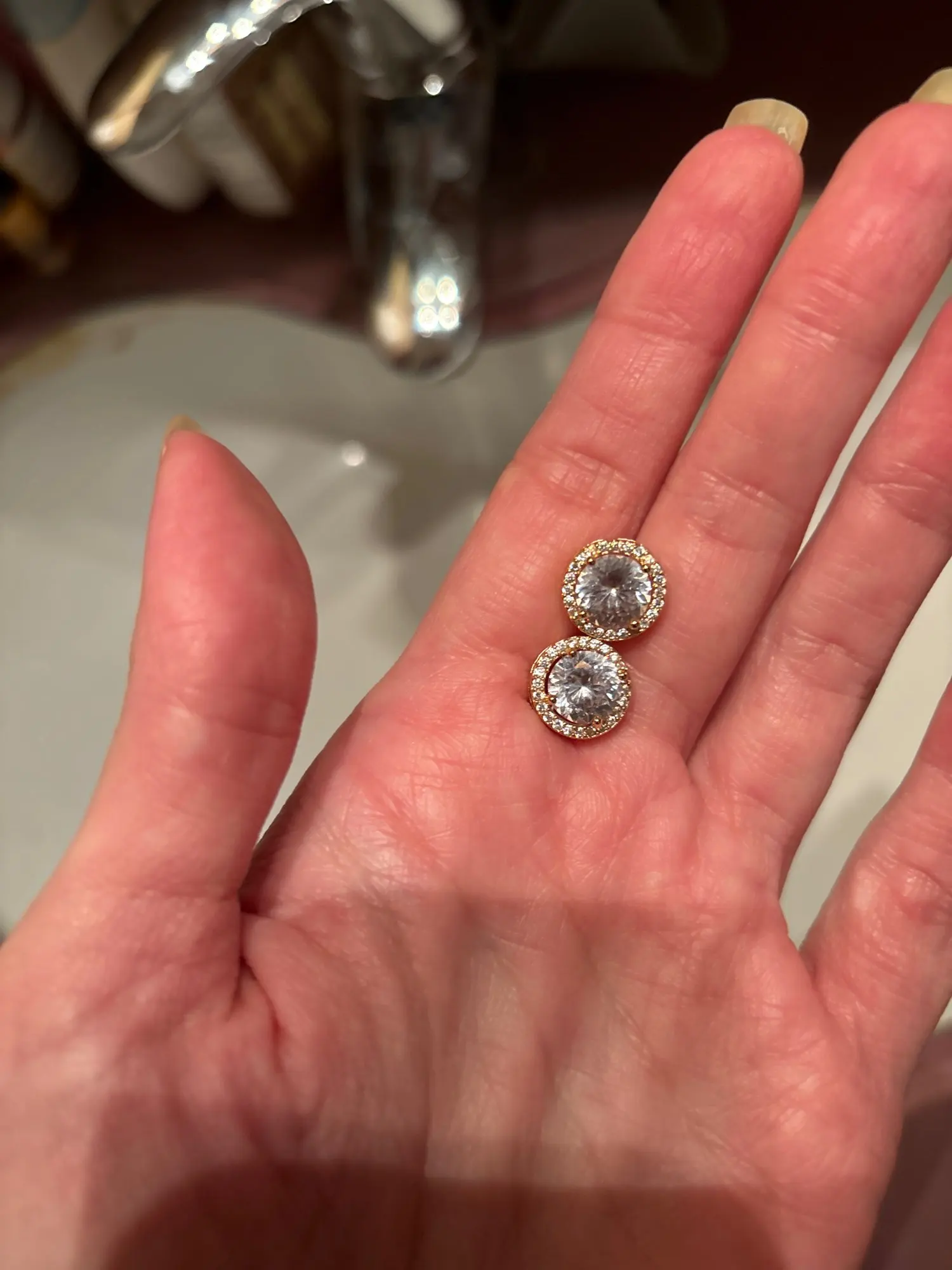 Luxury Crystal White Zircon Stud Earrings photo review