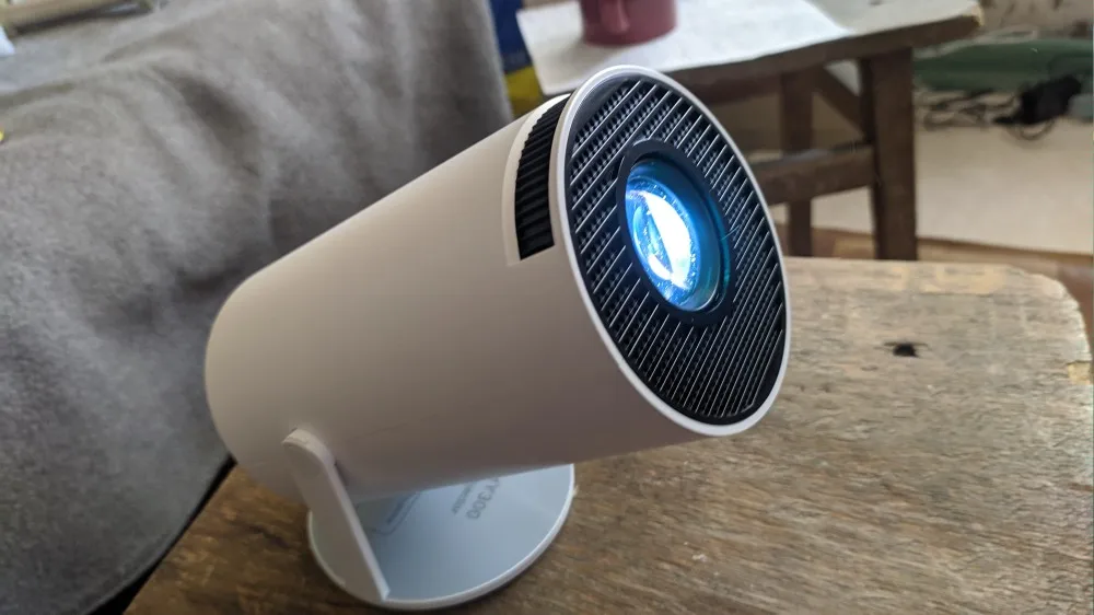 MovieHub Ultra HD Projector Lulunami