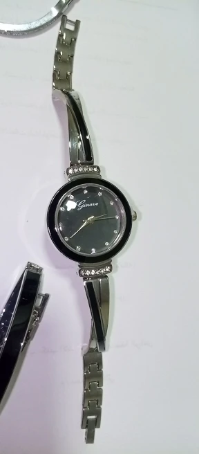 4pcs Women Luxury Quartz Watch Bracelet Set Watch With Bracelets Exquisite Premium Crystal Watch Black Gold Bangle Set photo review