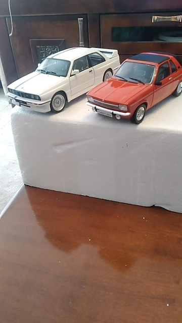 Bburago 1:24 New Style BMW M3 (E30) 1988 Alloy Model Car Luxury Vehicle Diecast Car Model Toy Classic Collection Gift Decoration photo review