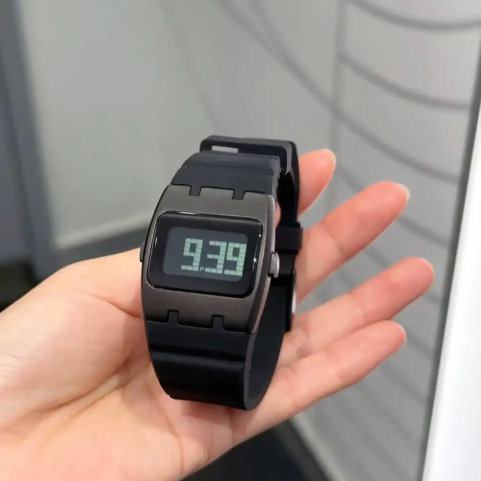 Benly Design 腕時計　y2k 時計　ウォッチ Benlydesign-y2k メタル フューチャリスティック ユニーク