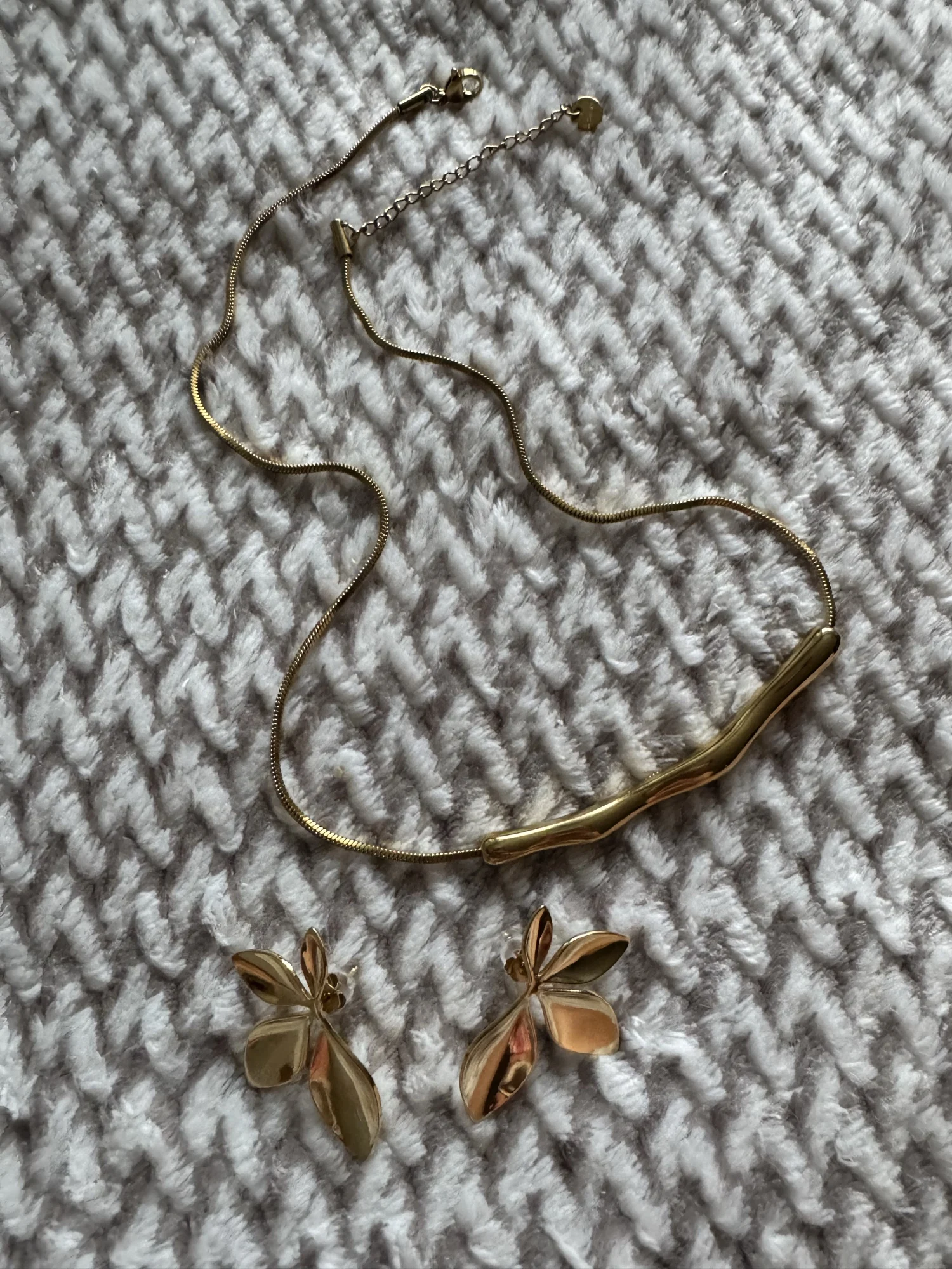 Radiant Curve - Gold Plated Necklace