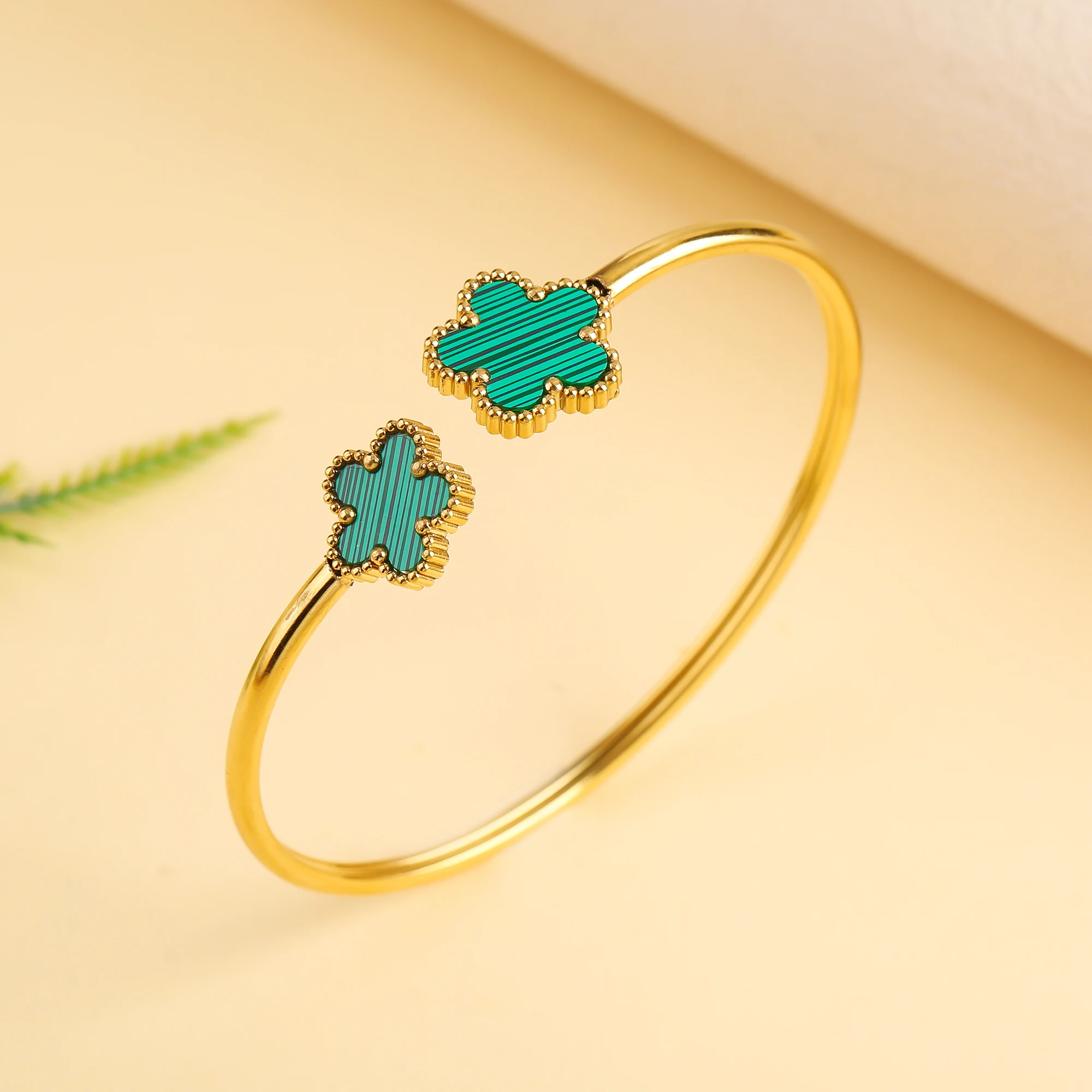 Classic luxury hot sale five-leaf flower stainless steel open bangle Lucky grass bangle Girl Girl anniversary wedding jewelry Cl 4