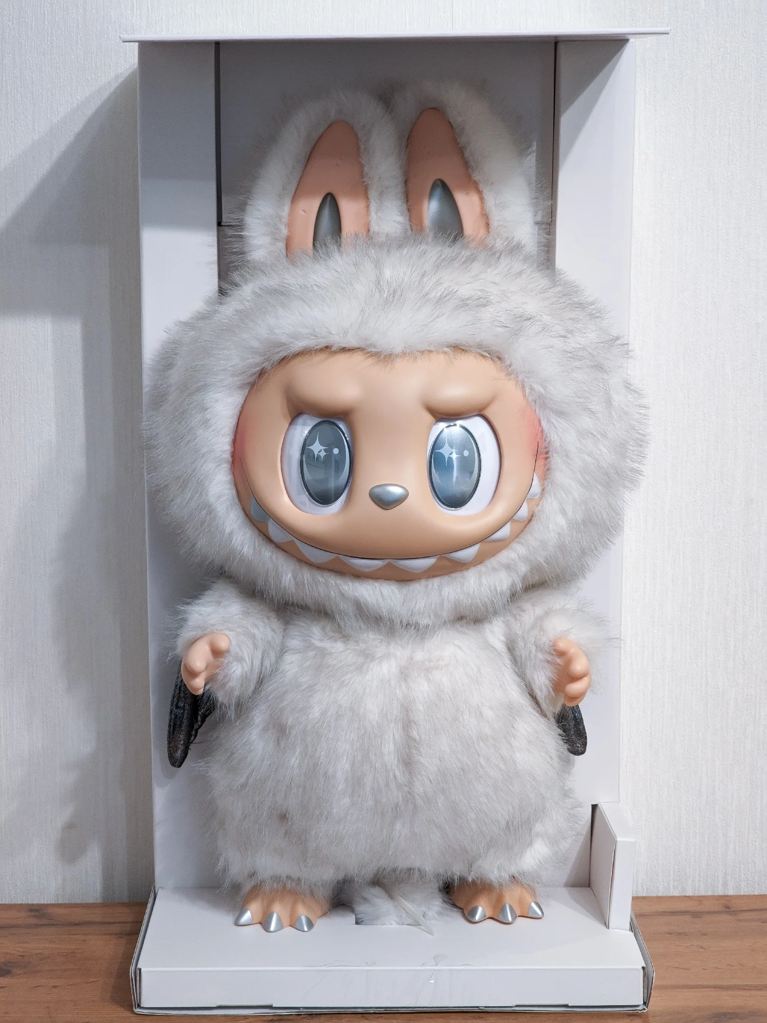 POP MART THE MONSTERS - ANGEL IN CLOUDS Vinyl Face Doll Limited