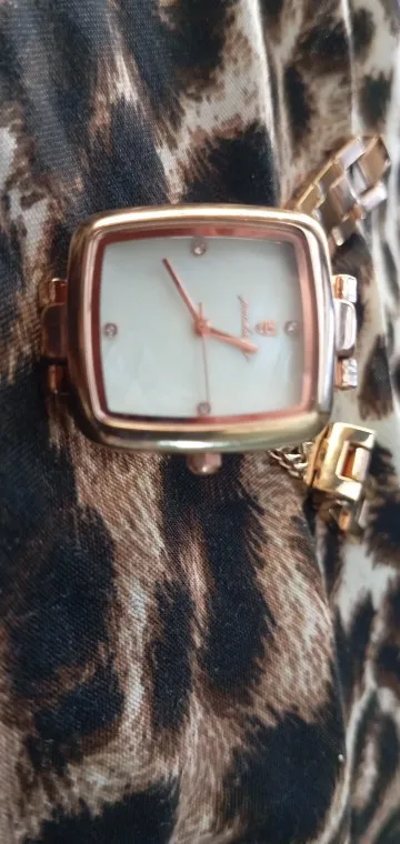 POEDAGAR Luxury Square Watch for Woman photo review