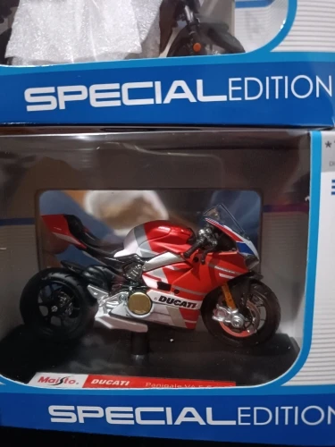 Maisto Ducati Panigale V4 S Corse 1:18 Scale Alloy Motorcycle Diecast Model Collectible Grade Gift Toy photo review