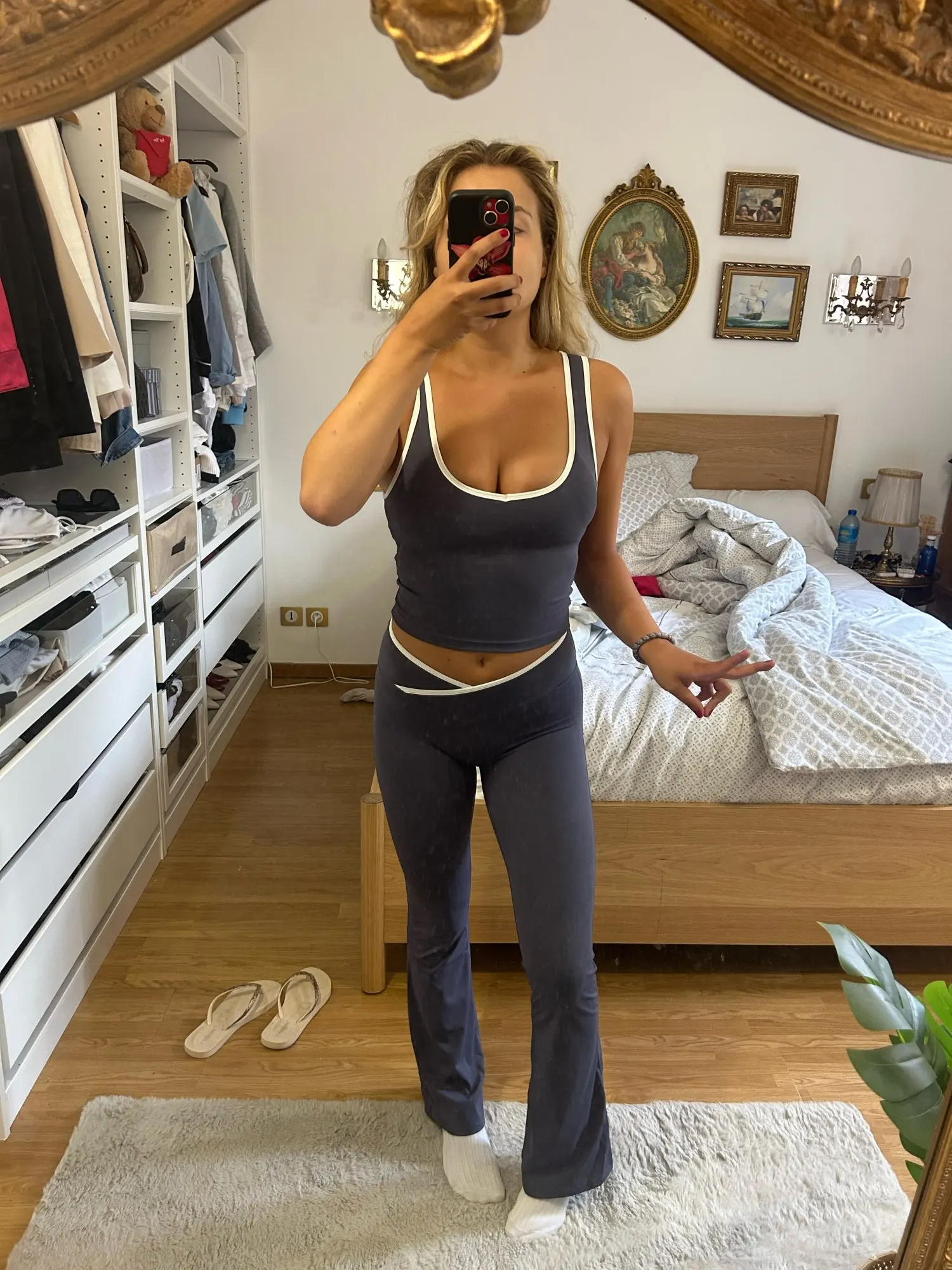 Premium Nylon Yoga Set - High-Waist Leggings & Sports Bra photo review