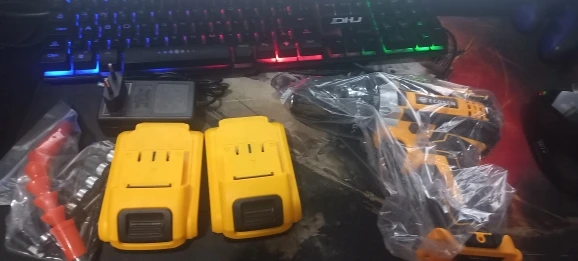 Furadeira e Parafusadeira Elétrica 21V com 2 Baterias Recarregáveis