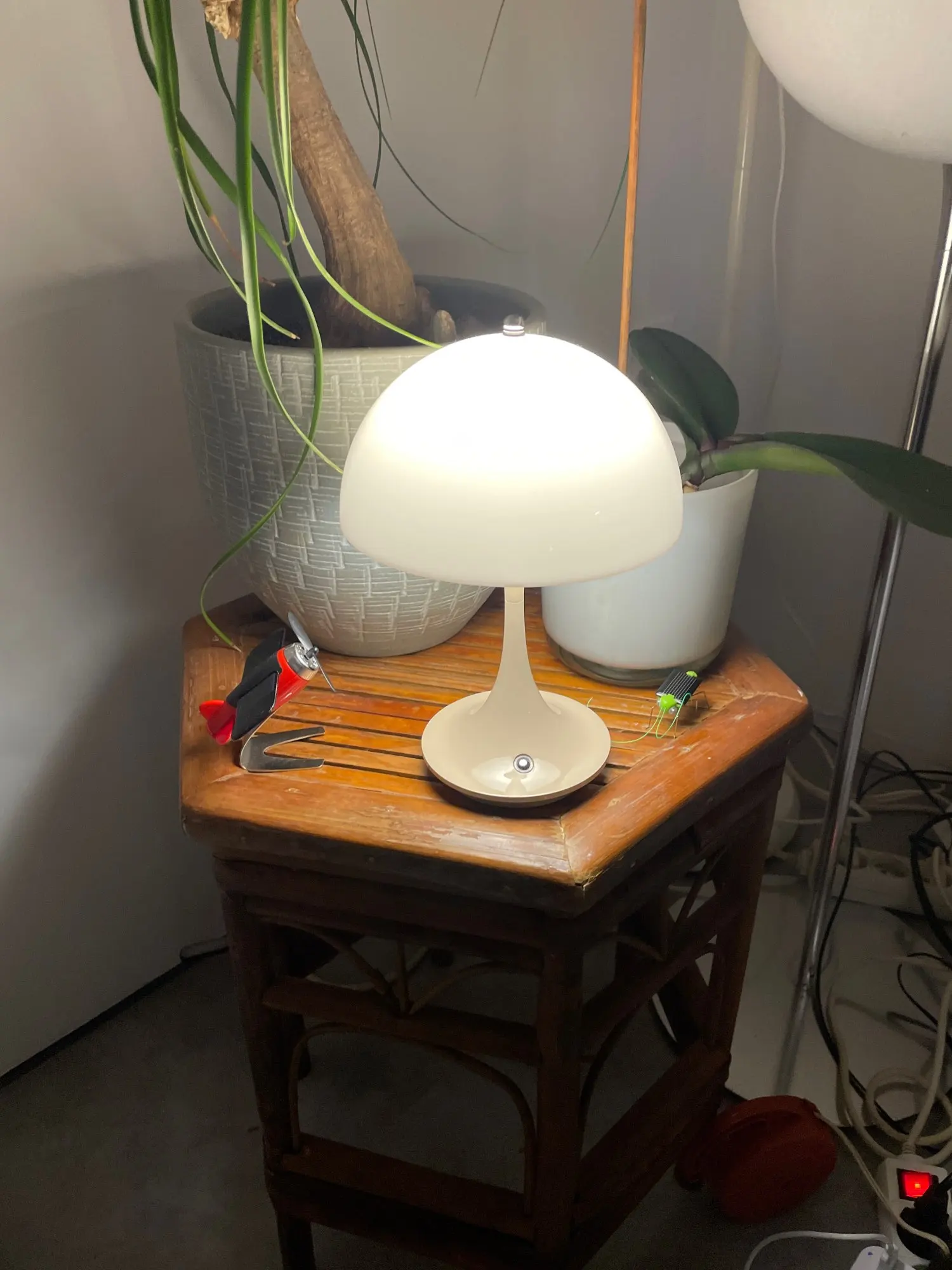 Dimmable LED Table Lamp Portable, USB Charging, Perfect for Bedroom Bedside Illumination photo review