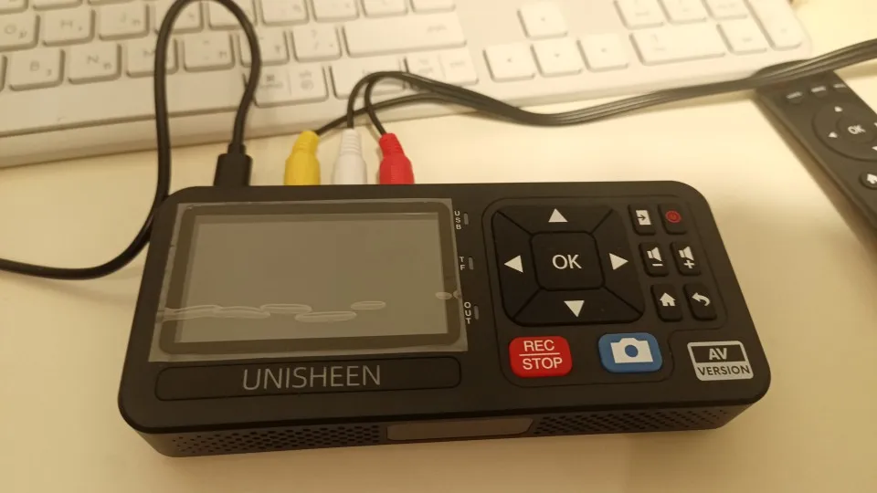 UNISHEEN UR230A Analog CVBS RCA SVideo Camera USB Tape VCR VHS Capture Card Box MP3 Video Recoder photo review