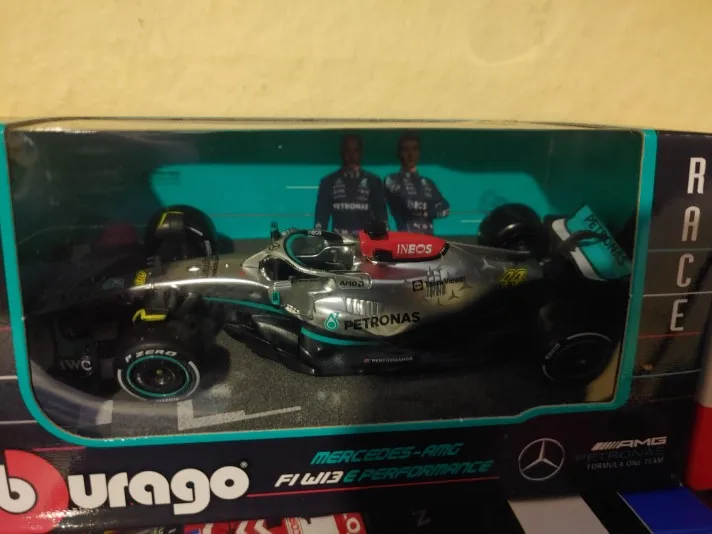 Bburago 1:43 2022 F1 Mercedes-AMG Team W13 #44 Lewis Hamilton Alloy Luxury Vehicle Diecast Cars Formula One Model Toy Gift photo review
