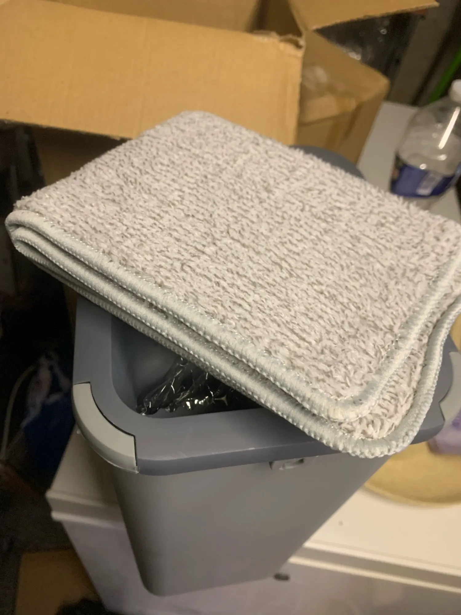 Esfregão Flat Mop IZECLEAN com Balde de 5 Litros e Microfibra de Alta Absorção e Refil Grátis photo review