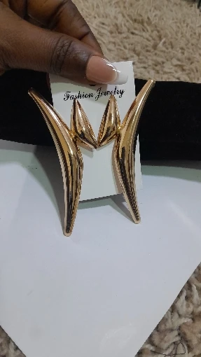 Exaggerated Metal Triangle Bend Pointed Earrings for Women Minimalist Design Geometric Curved Stud Earrings Jewelry photo review