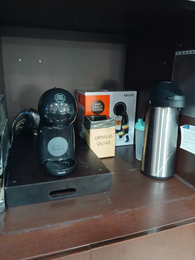 Cafetera Dolce Gusto KRUPS Piccolo XS NEGRA -ROJO -GRIS （ Colores enviados al azar ）Máquina de café en cápsulas photo review