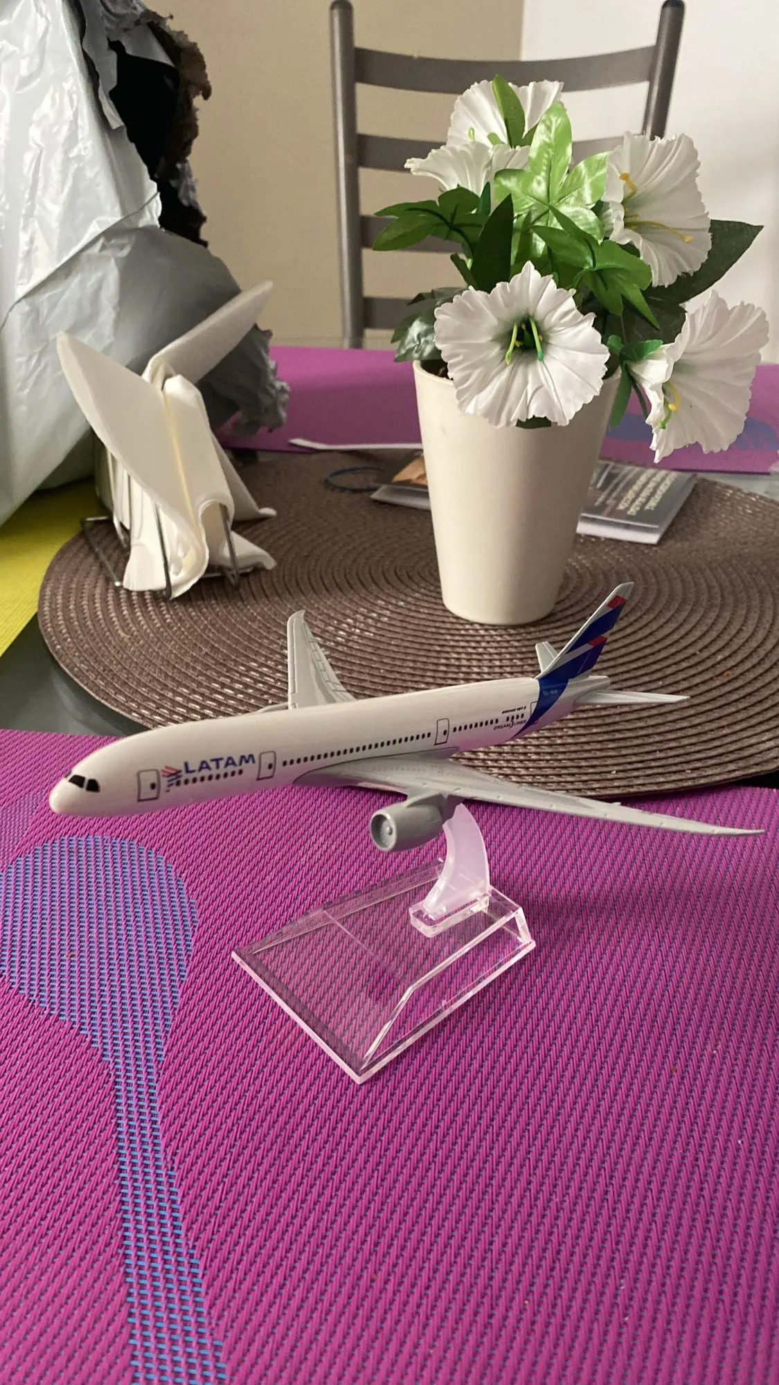 Scale 1:400 Metal Diecast Plane Model FLY EMIRATES A380 EXPO Airlines Replica 16cm Boeing Airbus Aircraft Aviation Miniature Toy photo review