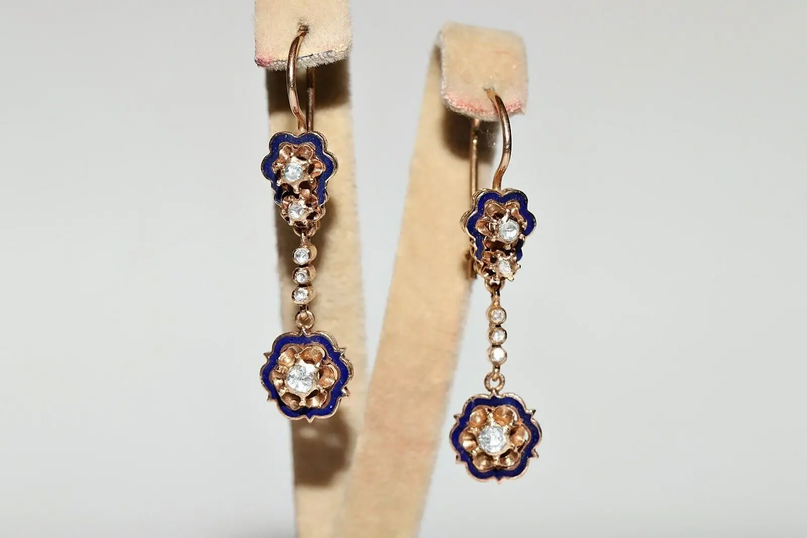 

VINTAGE ORIGINAL 14K GOLD NATURAL ROSE CUT DIAMOND AND ENAMEL DROP EARRING