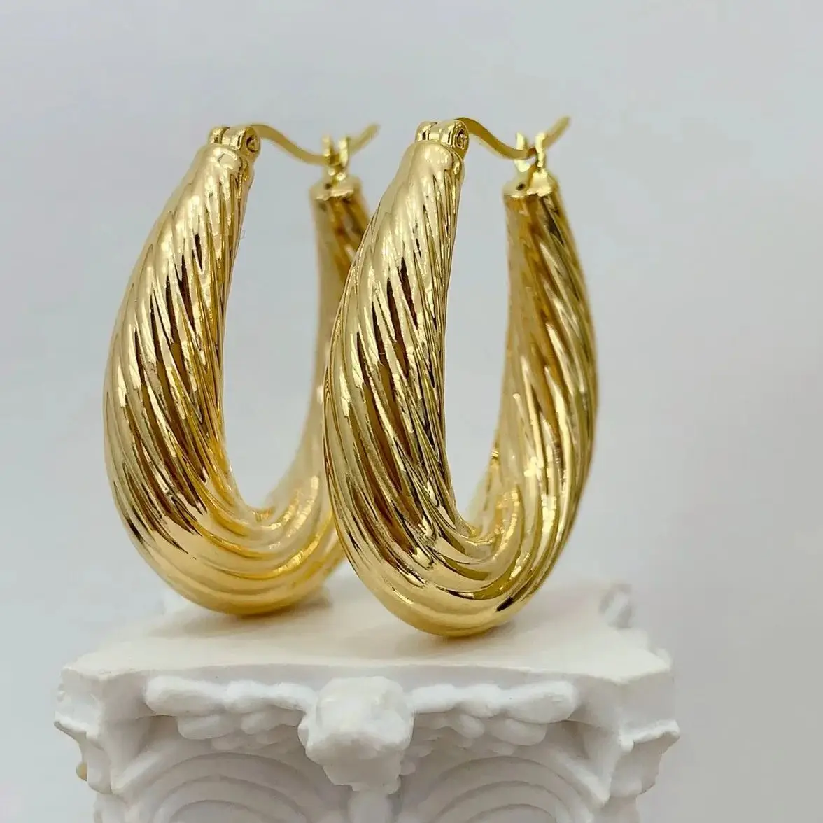 

MADALENA SARARA 18K Gold Big Circle Earrings Oblique Car Pattern Au750 Stamp