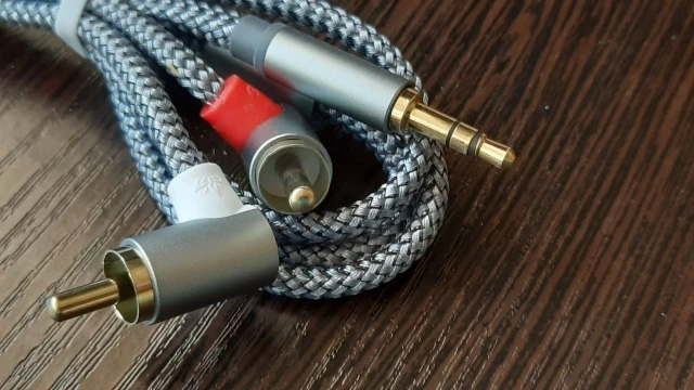 90° Angle RCA Audio Stereo Cable Jack 3.5mm to 2RCA Cable Splitter